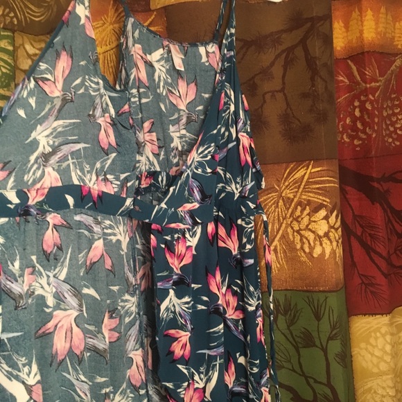 Cute tropical wrap cold shoulder dress - Picture 6 of 6